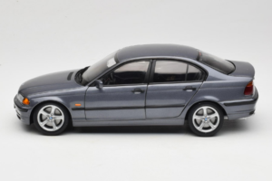 BMW 318i E46 Grey Metallic Jälleenmyyjän Erikoisversio UT Models 1:18 80430028459 Metalli — kuva 4 / 8