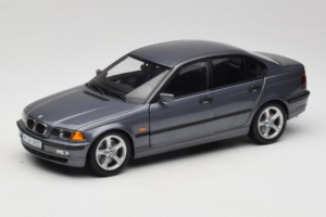 BMW 318i E46 Grey Metallic Jälleenmyyjän Erikoisversio UT Models 1:18 80430028459 Metalli
