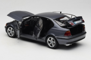 BMW 318i E46 Grey Metallic Jälleenmyyjän Erikoisversio UT Models 1:18 80430028459 Metalli — kuva 5 / 8