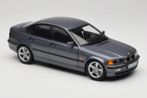 BMW 318i E46 Grey Metallic Jälleenmyyjän Erikoisversio UT Models 1:18 80430028459 Metalli — kuva 6 / 8