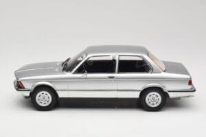 BMW 320 E21 Hopea Minichamps 1:18 107024200 Hartsi — kuva 3 / 6