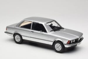 BMW 320 E21 Hopea Minichamps 1:18 107024200 Hartsi — kuva 4 / 6