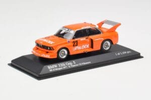 BMW 320i Group 5 #23 E. Cheever / G. Villeneuve 6 Hours of Mosport Class Winners 1977 Damaged Spoiler Minichamps 1:43 4007723 — kuva 2 / 5