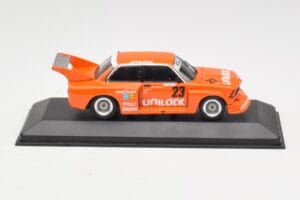 BMW 320i Group 5 #23 E. Cheever / G. Villeneuve 6 Hours of Mosport Class Winners 1977 Damaged Spoiler Minichamps 1:43 4007723 — kuva 3 / 5