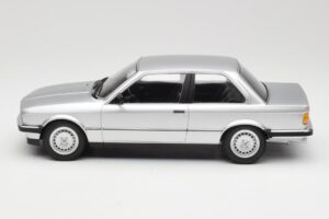 BMW 323i E21 Hopea Minichamps 1:18 155026001 Metalli — kuva 3 / 6
