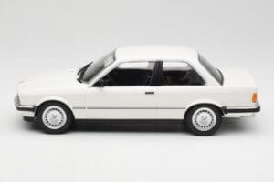 BMW 323i E21 Valkoinen Minichamps 1:18 155026005 Metalli — kuva 3 / 6