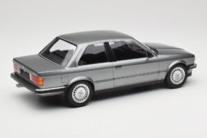 BMW 323i E30 Grey Metallic Minichamps 1:18 155026006 Metalli — kuva 2 / 6