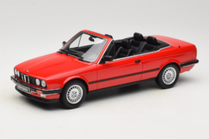 BMW 325i E30 Avoauto Kirkkaan Punainen Otto 1:18 OT1194 Hartsi