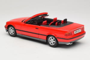 BMW 325i E36 Avoauto Punainen Maisto 1:18 50229 Metalli — kuva 7 / 8