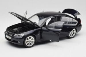 BMW 330i E46 Musta Kyosho 1:18 08731RB Metalli — kuva 2 / 8