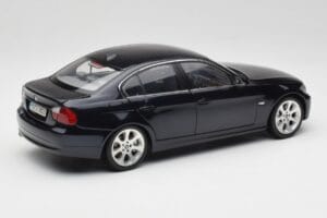 BMW 330i E46 Musta Kyosho 1:18 08731RB Metalli — kuva 3 / 8
