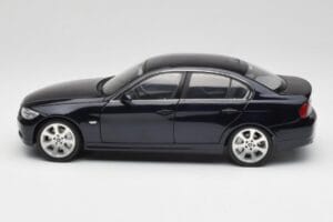 BMW 330i E46 Musta Kyosho 1:18 08731RB Metalli — kuva 4 / 8