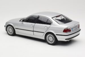 BMW 330i E46 Hopea UT 1:18 80430302328 Metalli — kuva 7 / 8
