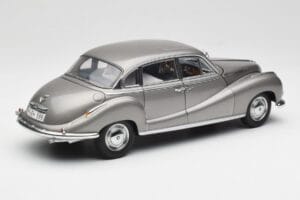 BMW 502 2.6 Luxus Silver Beige Metallic AUTOart 1:18 70591 Metalli — kuva 3 / 8
