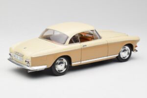BMW 503 Beige Revell 1:18 8832 Metalli — kuva 3 / 8
