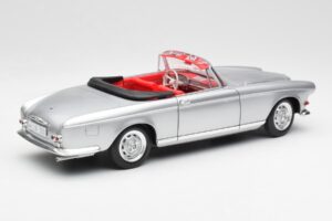 BMW 503 Hopea Revell 1:18 18787 Metalli — kuva 3 / 8