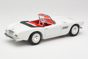 BMW 507 Touring Sport Feather White Revell 1:18 8810 Metalli — kuva 3 / 8