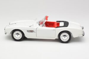 BMW 507 Touring Sport Feather White Revell 1:18 8810 Metalli — kuva 4 / 8
