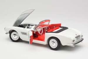 BMW 507 Touring Sport Feather White Revell 1:18 8810 Metalli — kuva 5 / 8