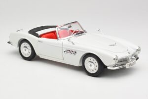 BMW 507 Touring Sport Feather White Revell 1:18 8810 Metalli — kuva 6 / 8