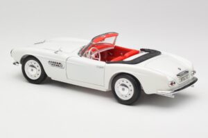 BMW 507 Touring Sport Feather White Revell 1:18 8810 Metalli — kuva 7 / 8