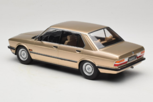 BMW 520i E28 Gold Metallic IXO 1:18 18CMC184 Metalli — kuva 5 / 6