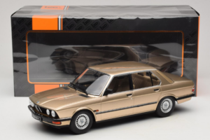 BMW 520i E28 Gold Metallic IXO 1:18 18CMC184 Metalli — kuva 6 / 6