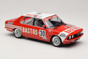 BMW 528i E28 #30 D. Quester / A. Hahne / E. Joosen 24 Hours of Spa Winner 1982 IXO 1:18 18RMC182A Metalli — kuva 4 / 6