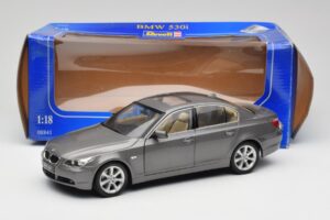 BMW 530i E60 Grey Metallic Revell 1:18 08841 Metalli — kuva 8 / 8