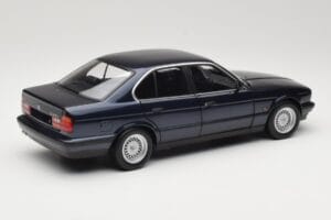 BMW 535i E34 Blue Metallic Minichamps 1:18 100024004 Metalli — kuva 3 / 8