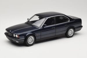 BMW 535i E34 Blue Metallic Minichamps 1:18 100024004 Metalli