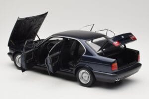 BMW 535i E34 Blue Metallic Minichamps 1:18 100024004 Metalli — kuva 5 / 8