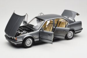 BMW 535i E34 Harmaa Metallic Minichamps 1:18 100024008 Metalli — kuva 2 / 8