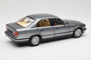 BMW 535i E34 Harmaa Metallic Minichamps 1:18 100024008 Metalli — kuva 3 / 8