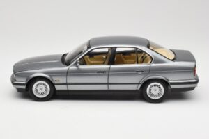 BMW 535i E34 Harmaa Metallic Minichamps 1:18 100024008 Metalli — kuva 4 / 8