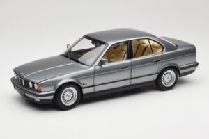 BMW 535i E34 Harmaa Metallic Minichamps 1:18 100024008 Metalli