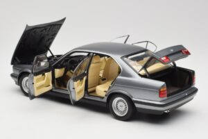 BMW 535i E34 Harmaa Metallic Minichamps 1:18 100024008 Metalli — kuva 5 / 8