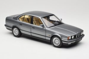 BMW 535i E34 Harmaa Metallic Minichamps 1:18 100024008 Metalli — kuva 6 / 8