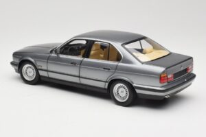 BMW 535i E34 Harmaa Metallic Minichamps 1:18 100024008 Metalli — kuva 7 / 8