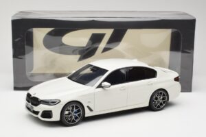 BMW 545e xDrive M-Sport G30 Valkoinen GT Spirit 1:18 GT496 Hartsi — kuva 6 / 6