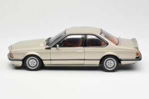 BMW 635 CSi E24 Bronzit Beige Metallic AUTOart 1:18 70523 Metalli — kuva 4 / 8
