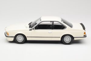 BMW 635 CSi E24 Valkoinen Minichamps 1:18 155028102 Metalli — kuva 3 / 6