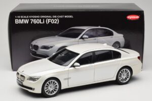 BMW 7 Series F02 760Li Brilliant White Kyosho 1:18 08783BRW Metalli — kuva 8 / 8