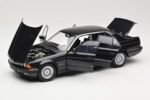 BMW 730i E32 Black Metallic Minichamps 1:18 100023002 Metalli — kuva 2 / 8