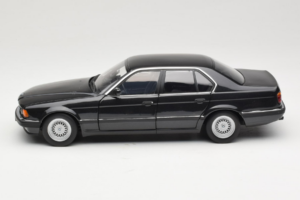 BMW 730i E32 Black Metallic Minichamps 1:18 100023002 Metalli — kuva 4 / 8