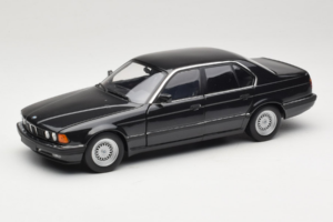 BMW 730i E32 Black Metallic Minichamps 1:18 100023002 Metalli