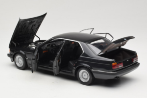 BMW 730i E32 Black Metallic Minichamps 1:18 100023002 Metalli — kuva 5 / 8