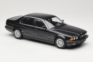 BMW 730i E32 Black Metallic Minichamps 1:18 100023002 Metalli — kuva 6 / 8