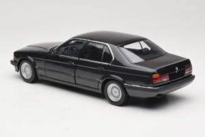 BMW 730i E32 Black Metallic Minichamps 1:18 100023002 Metalli — kuva 7 / 8