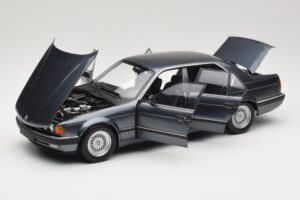 BMW 730i E32 Grey Metallic Minichamps 1:18 100023005 Metalli — kuva 2 / 8